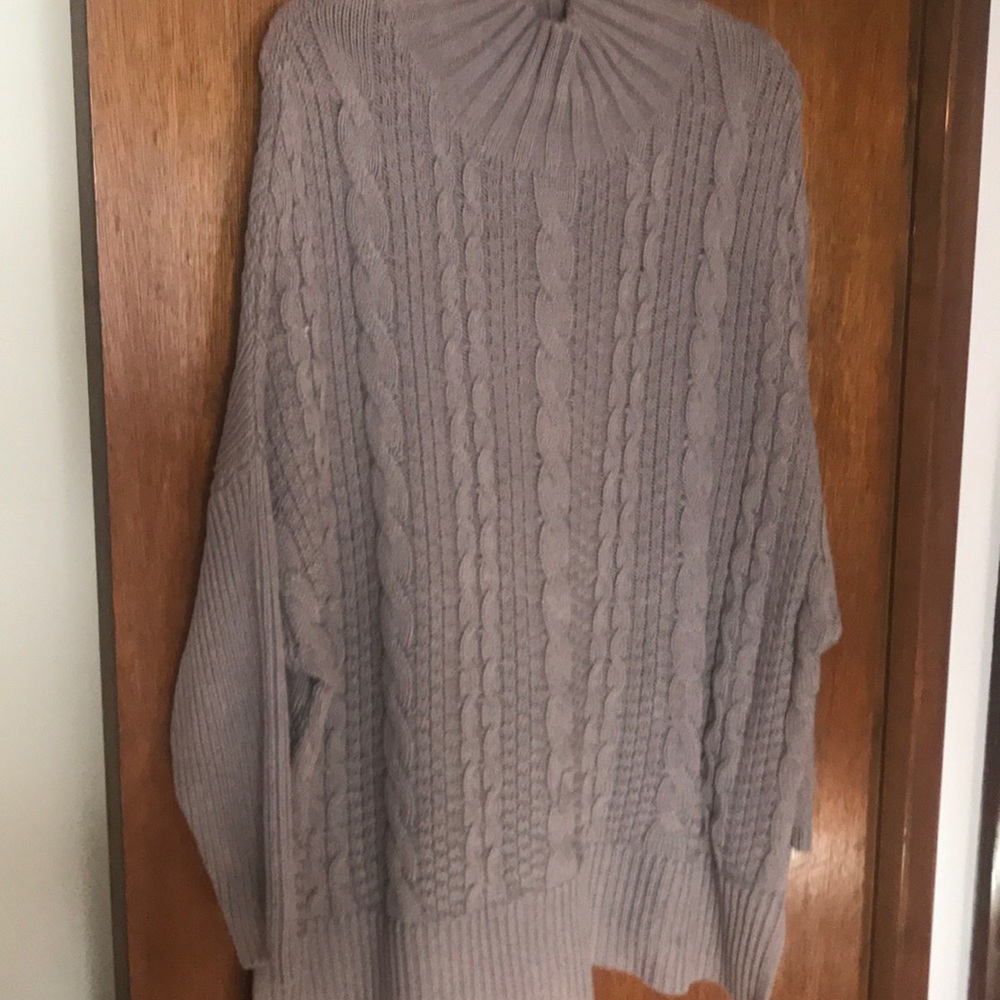 Pretty tan cable knit sweater XL